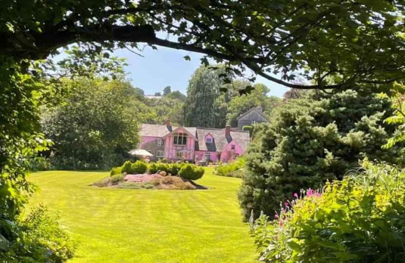 cwm weeg house and garden